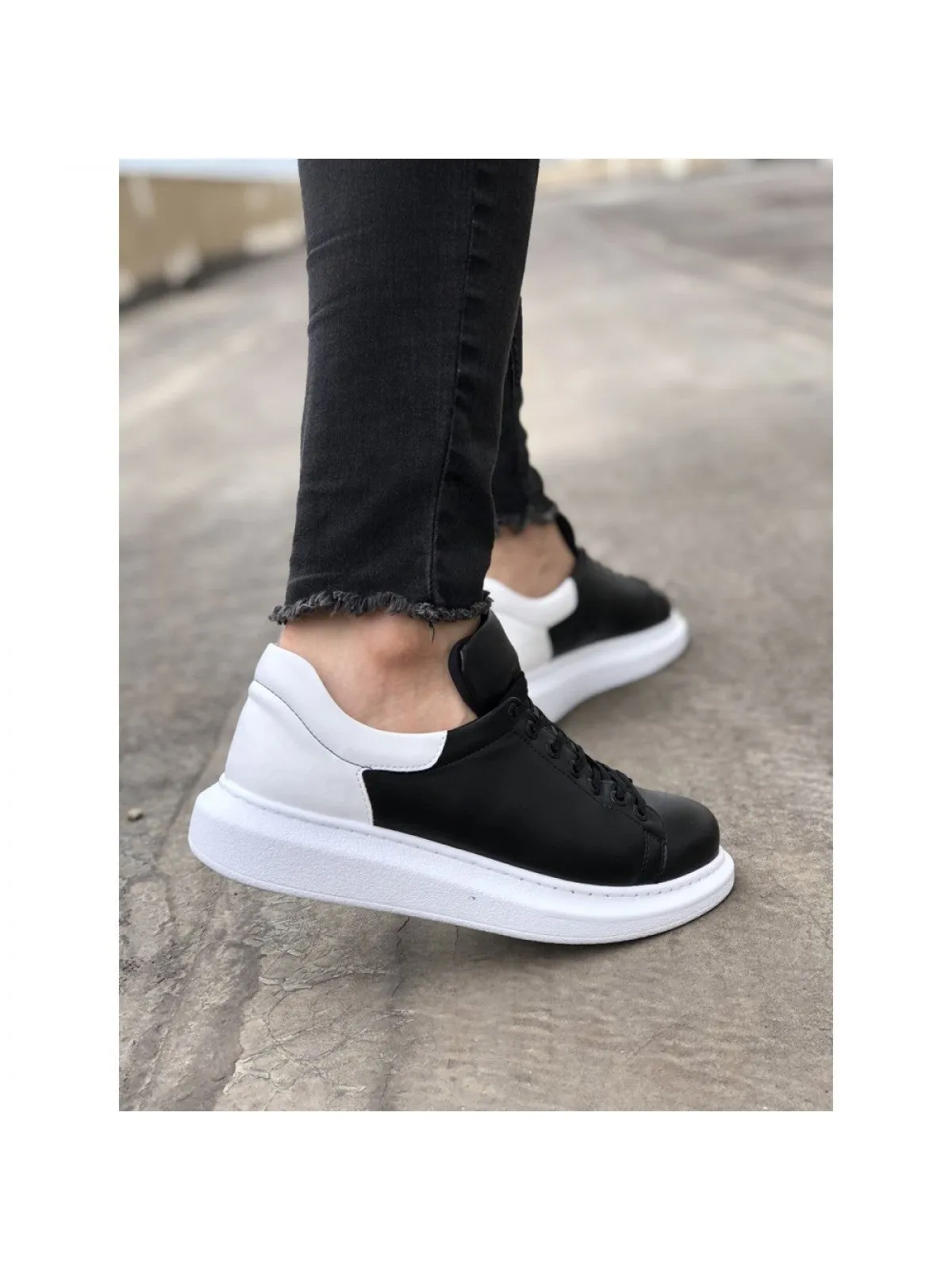 Black Sneaker CH256